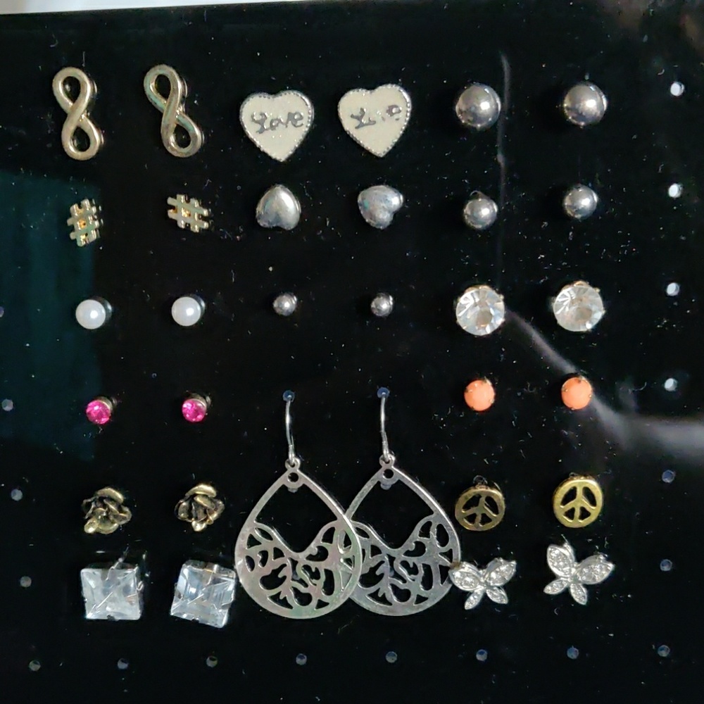 32 piece Jewelry Bundle